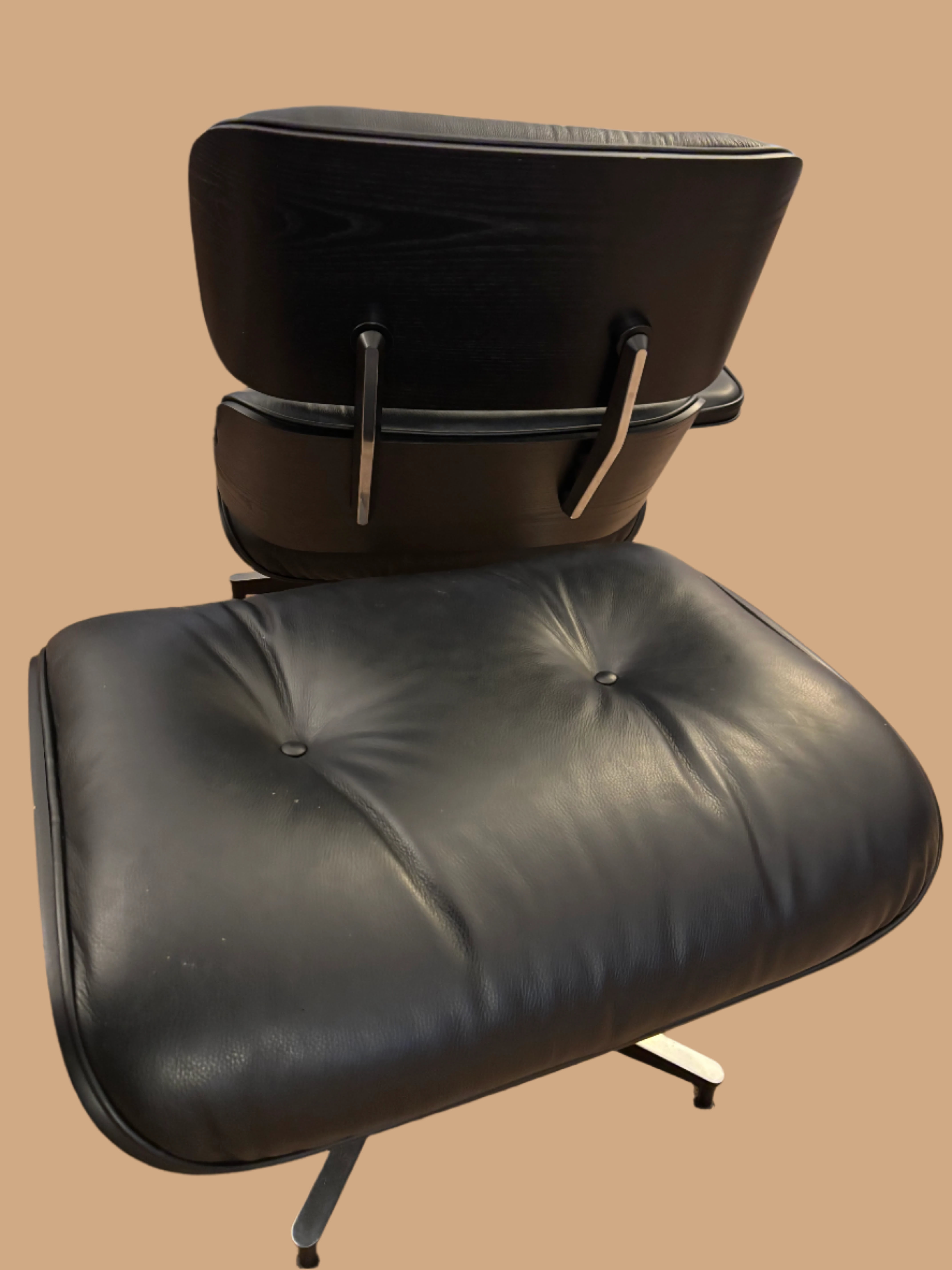 Dark Tone 2022 Herman Miller Eames Lounge Chair & Ottoman (2937